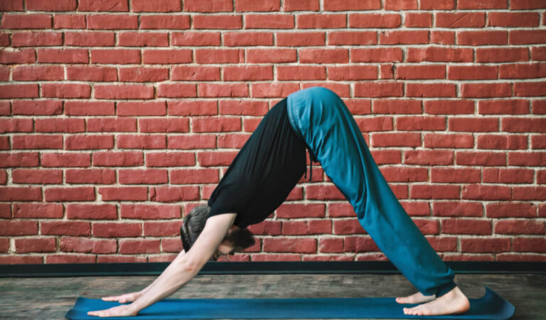10 postures de yoga pour augmenter la mobilité de la colonne vertébrale