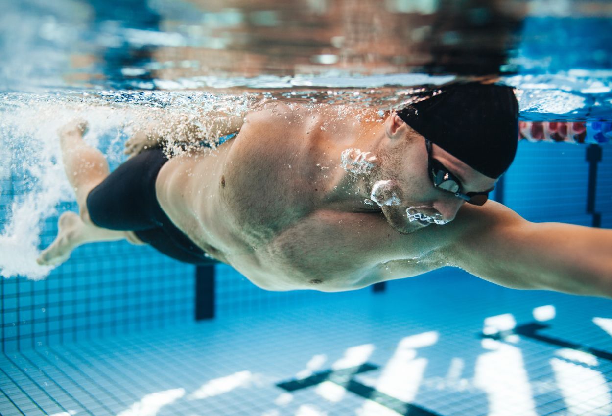 Dynamisez votre corps grâce à la natation estivale