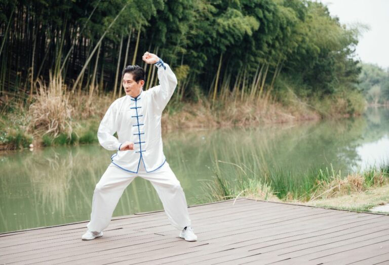 Trouvez l’harmonie dans la nature : découvrez les bienfaits du Tai Chi en plein air !