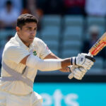 À 36 ans, il bat avec une épaule disloquée : l'Inde applaudit son courage